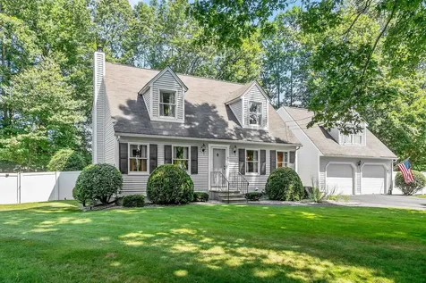8 Adam Court Salem NH 03079
