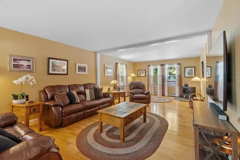 8 Adam Court Salem NH 03079