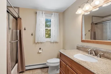 8 Adam Court Salem NH 03079