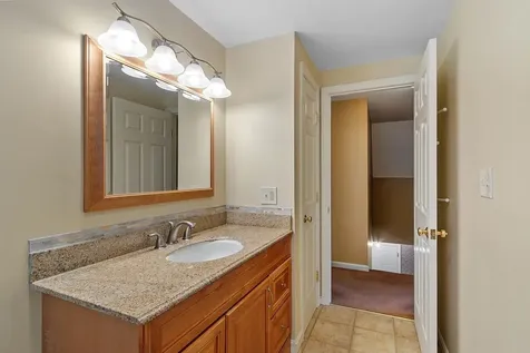 8 Adam Court Salem NH 03079