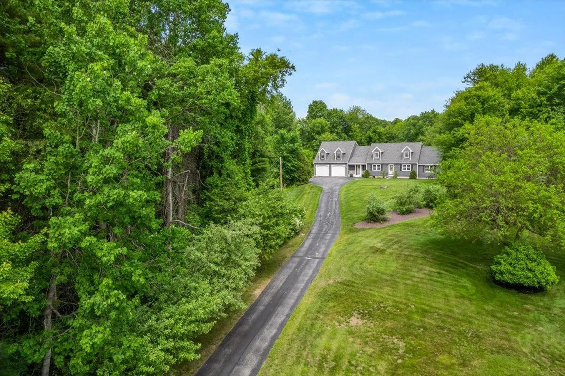 14 Nathaniel Drive Hudson NH 03051
