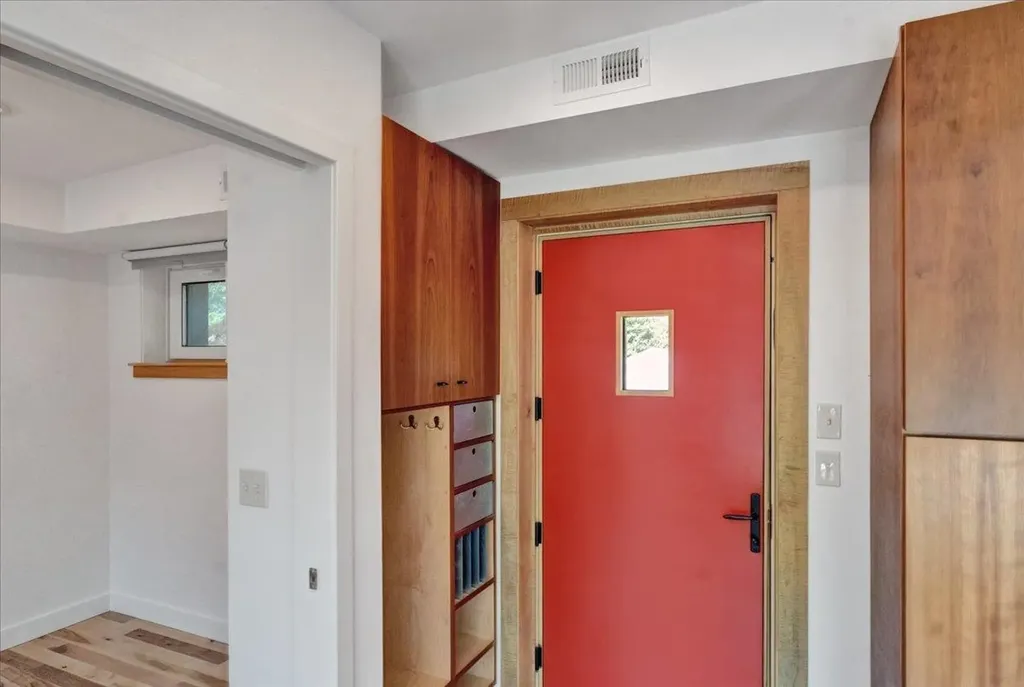 868 Falls Road Shelburne VT 05482