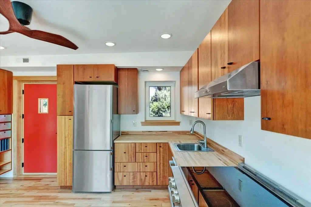 868 Falls Road Shelburne VT 05482