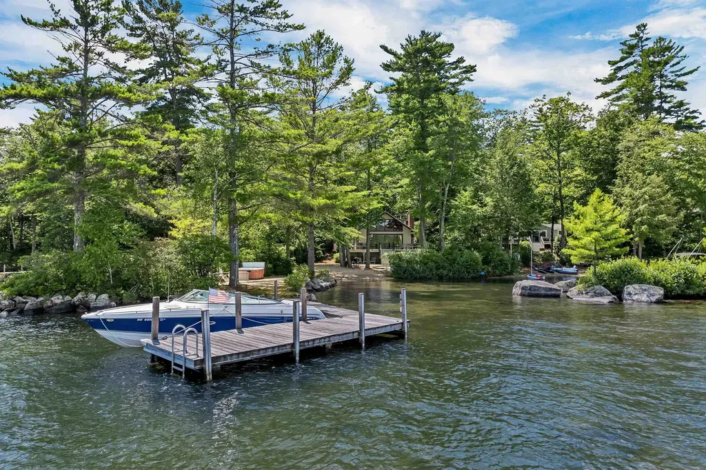 18 Falcon Way Moultonborough NH 03254