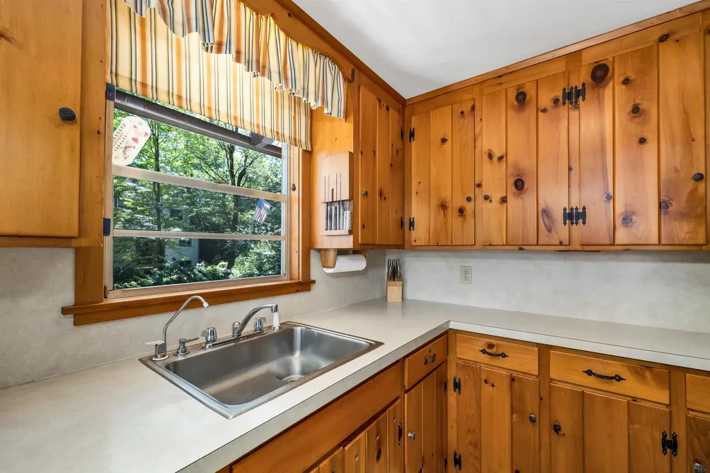 18 Falcon Way Moultonborough NH 03254