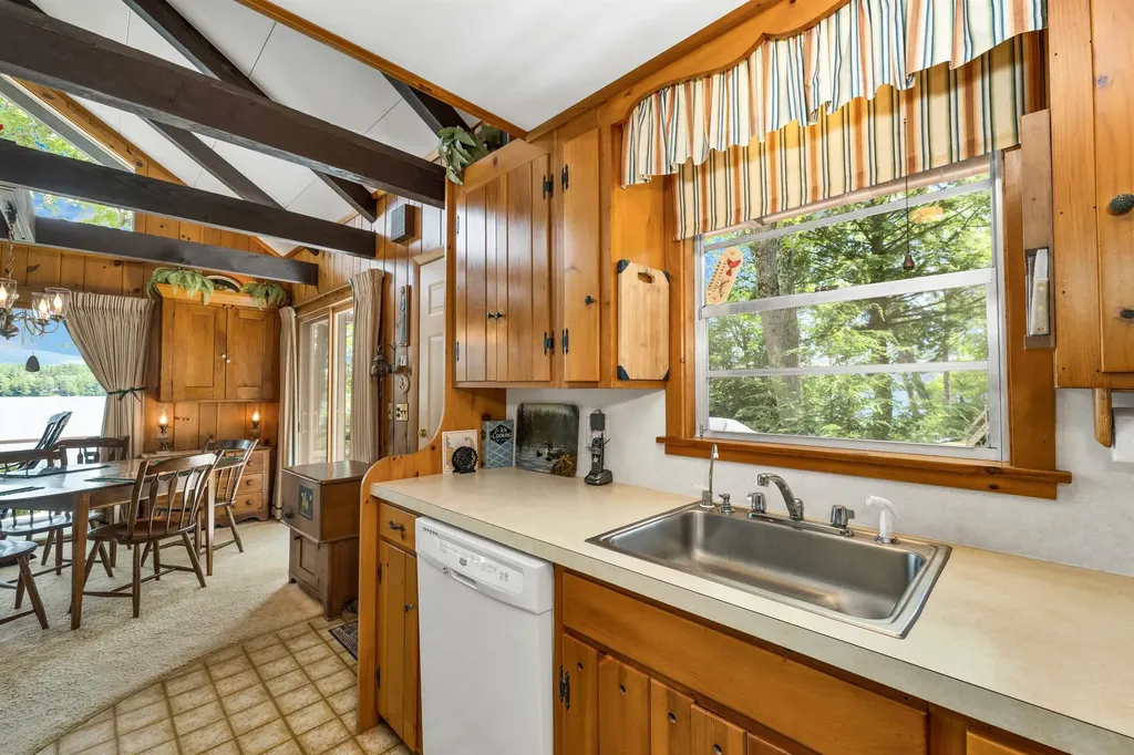 18 Falcon Way Moultonborough NH 03254