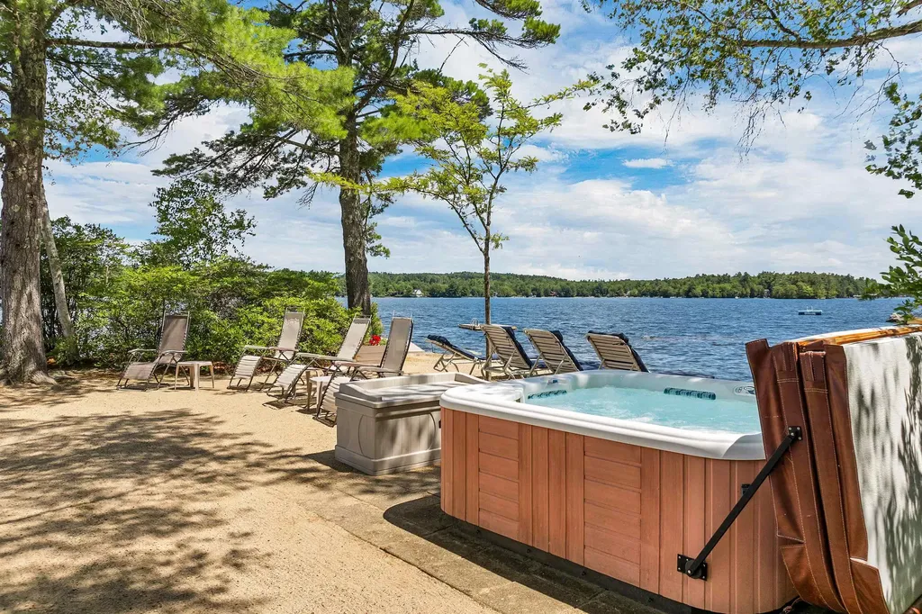 18 Falcon Way Moultonborough NH 03254