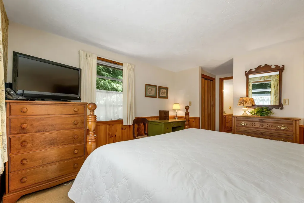 18 Falcon Way Moultonborough NH 03254