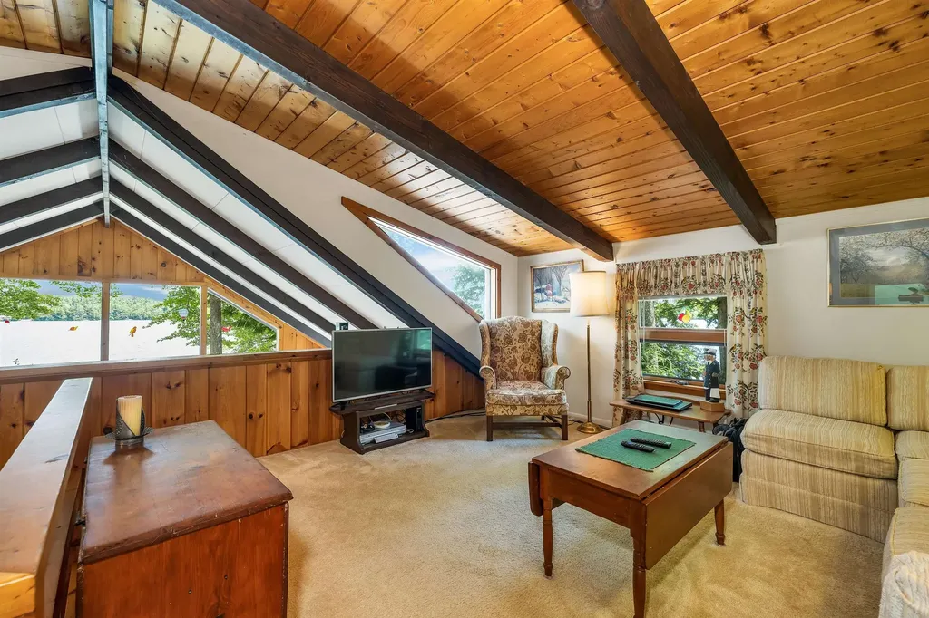 18 Falcon Way Moultonborough NH 03254