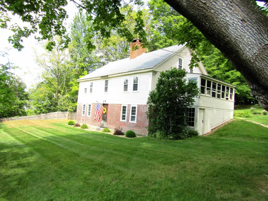 32 Old Warner Road Bradford NH 03221