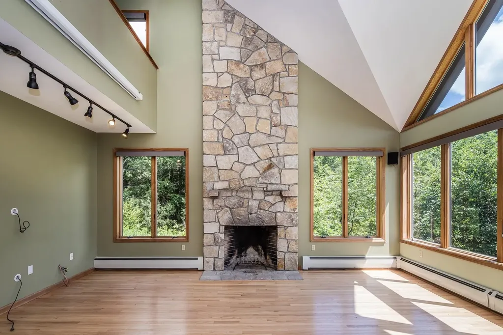 429 Black Bear Path Mendon VT 05701