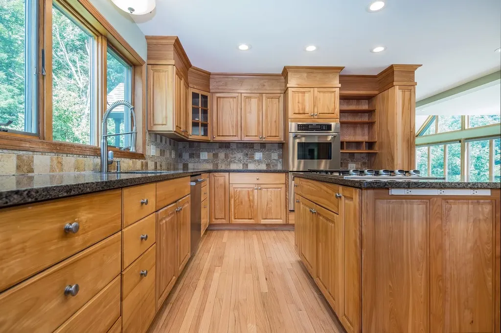 429 Black Bear Path Mendon VT 05701