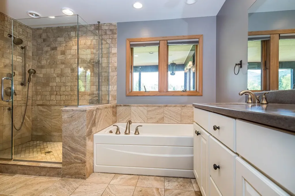 429 Black Bear Path Mendon VT 05701