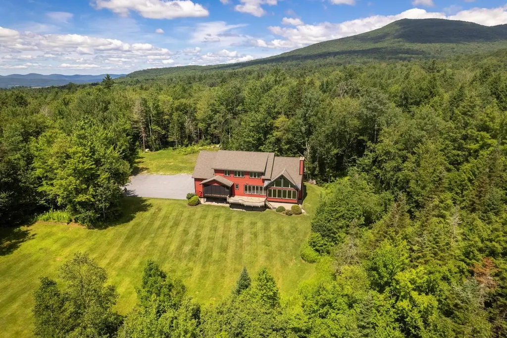 429 Black Bear Path Mendon VT 05701