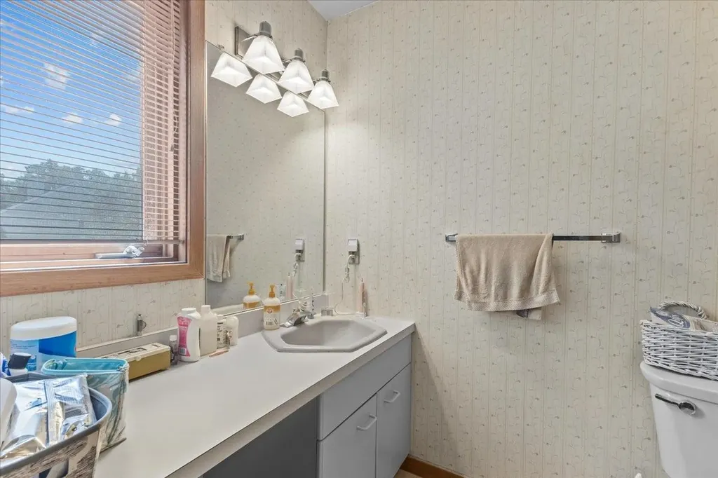 48 Thayer Bay Circle Colchester VT 05446-0000