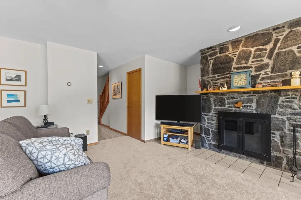 48 Thayer Bay Circle Colchester VT 05446-0000