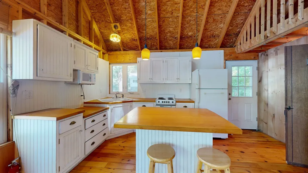 800 East Shore Road Hinesburg VT 05461