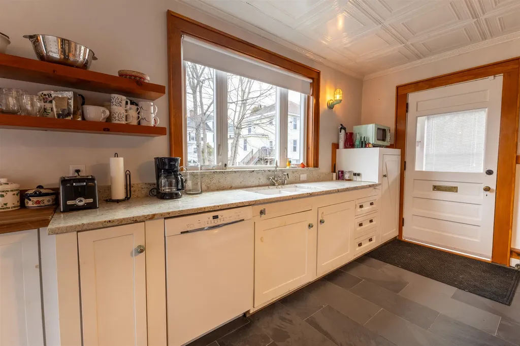 20 Highland Avenue Claremont NH 03743