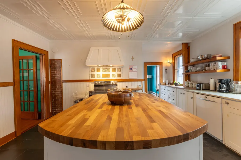 20 Highland Avenue Claremont NH 03743