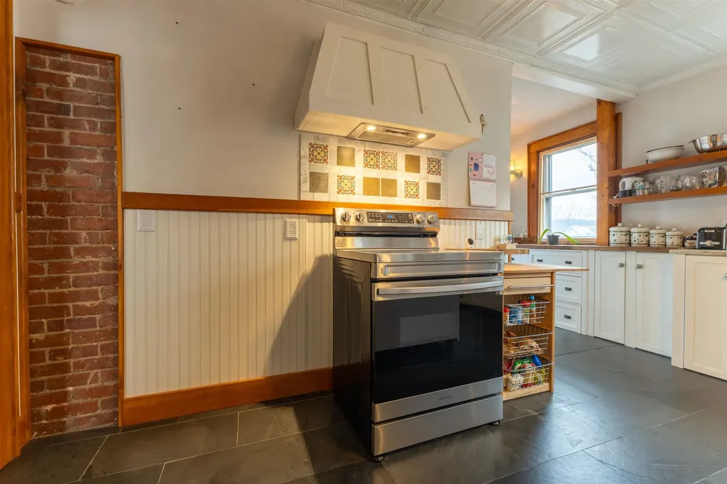 20 Highland Avenue Claremont NH 03743