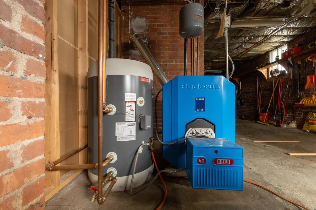 20 Highland Avenue Claremont NH 03743