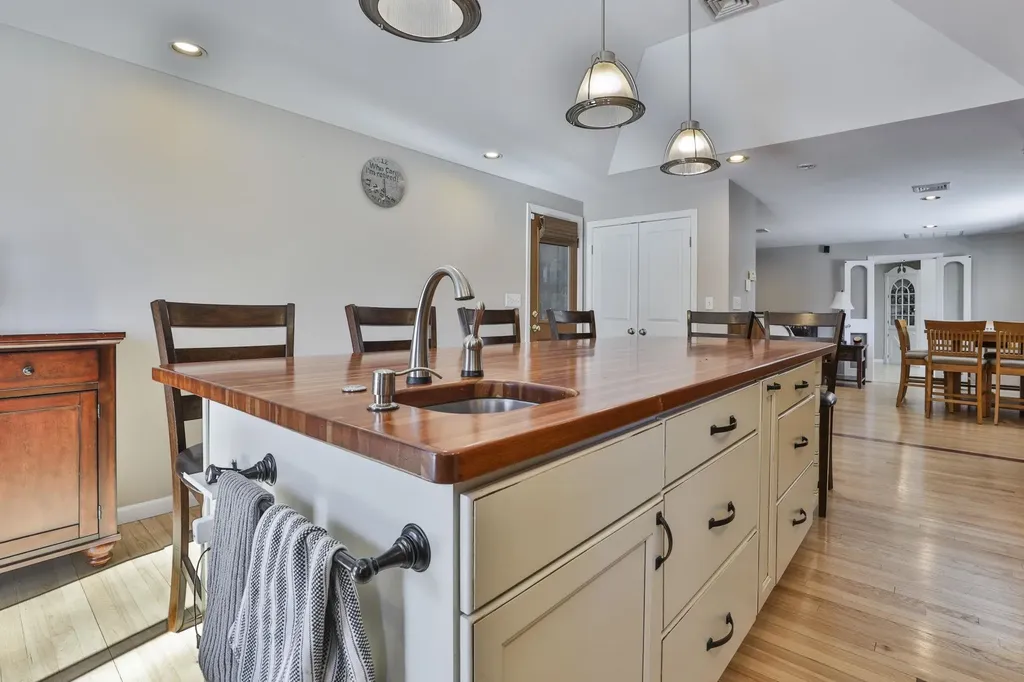 6 Nova Road Nashua NH 03064