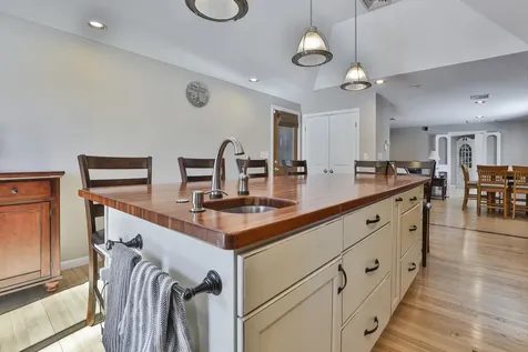6 Nova Road Nashua NH 03064