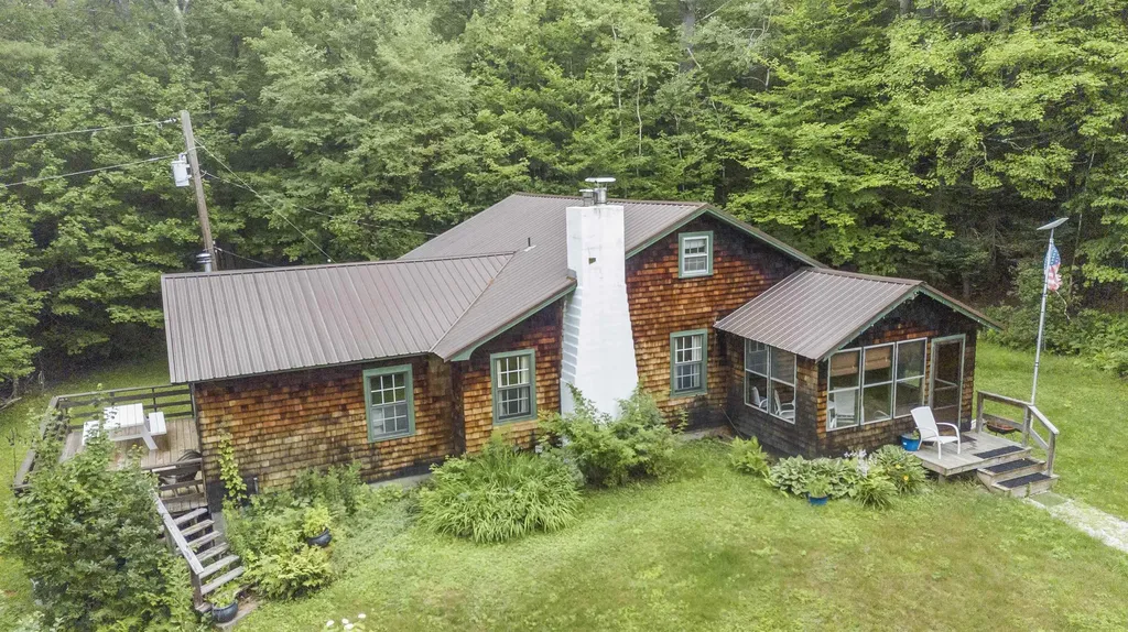 1966 Thompsonburg Road Londonderry VT 05155