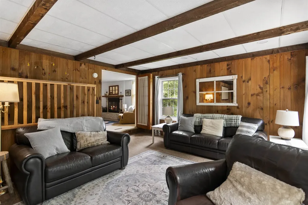 1966 Thompsonburg Road Londonderry VT 05155