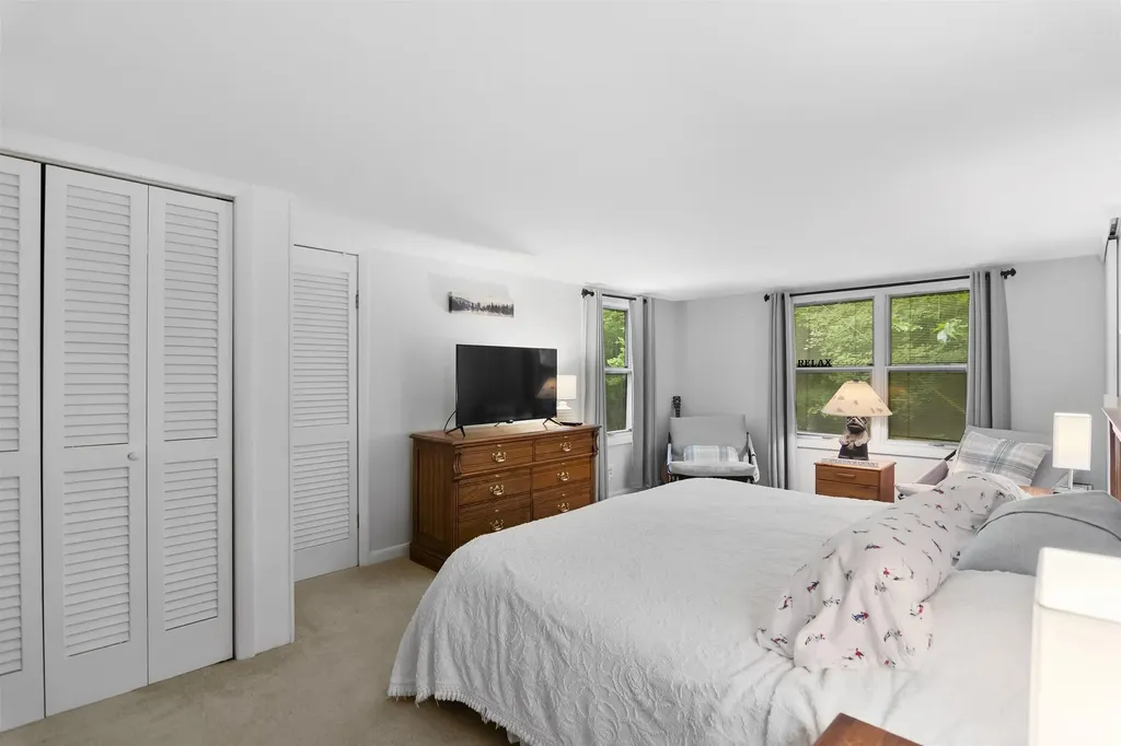 1966 Thompsonburg Road Londonderry VT 05155