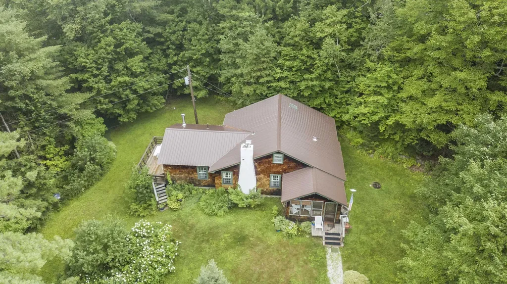 1966 Thompsonburg Road Londonderry VT 05155