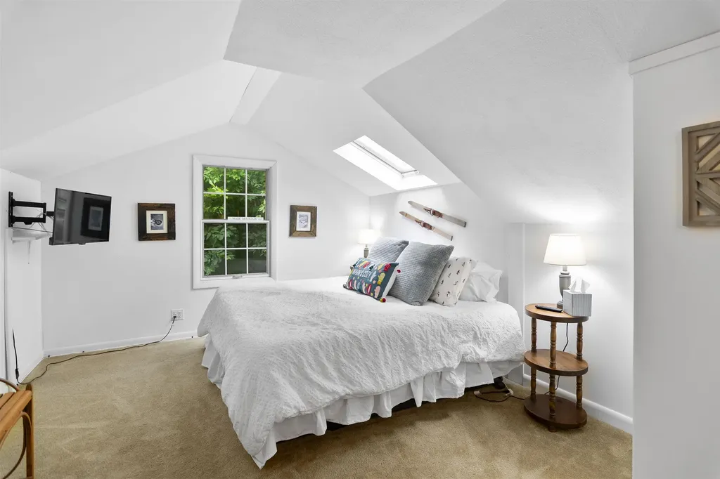 1966 Thompsonburg Road Londonderry VT 05155