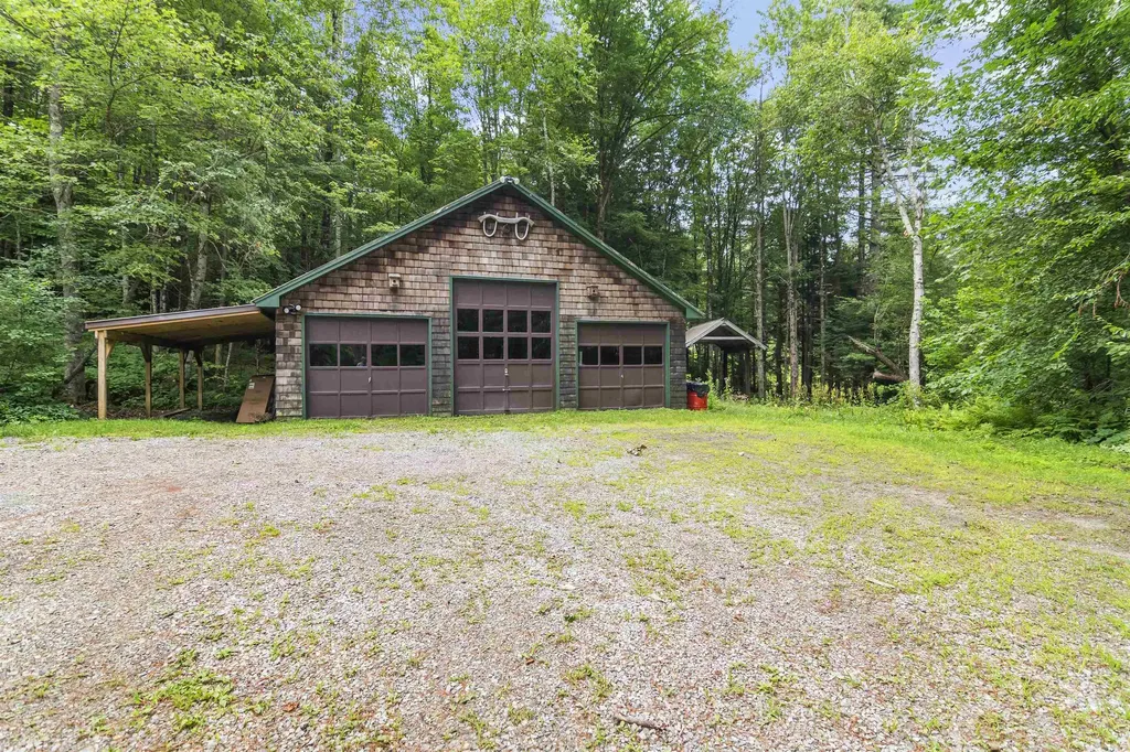 1966 Thompsonburg Road Londonderry VT 05155