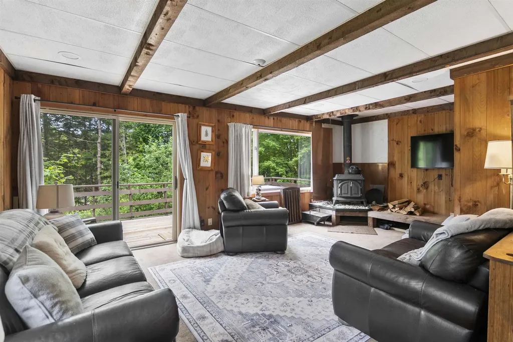 1966 Thompsonburg Road Londonderry VT 05155