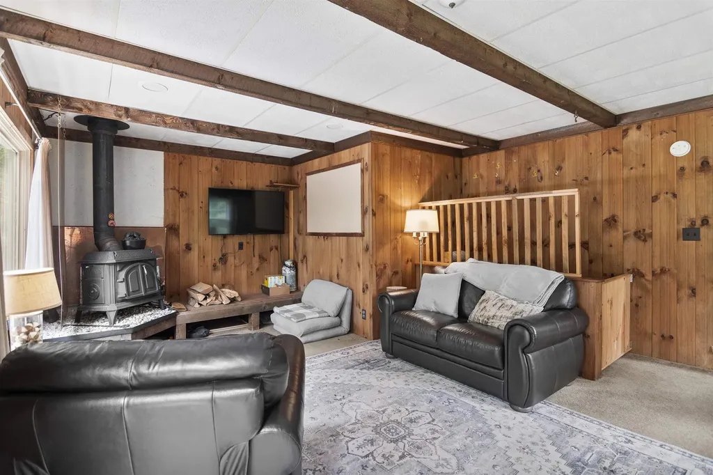 1966 Thompsonburg Road Londonderry VT 05155