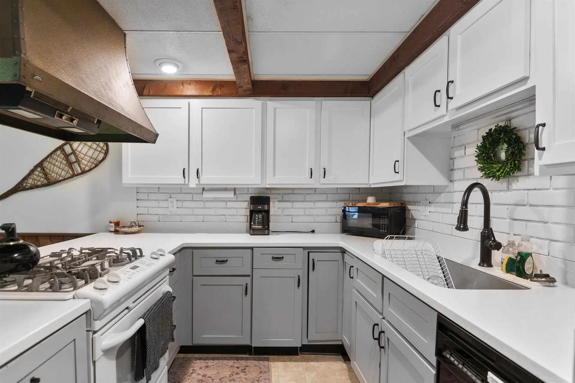 1966 Thompsonburg Road Londonderry VT 05155