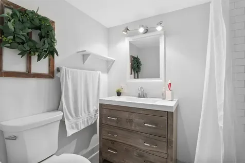 1966 Thompsonburg Road Londonderry VT 05155