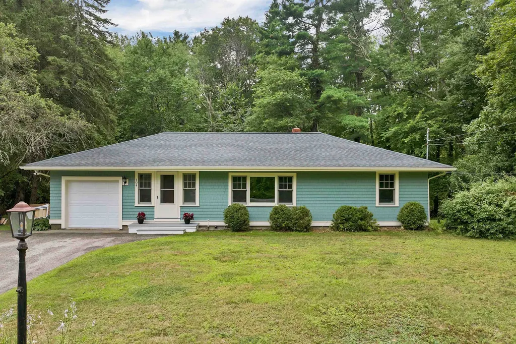 104 Kensington Road Hampton Falls NH 03844