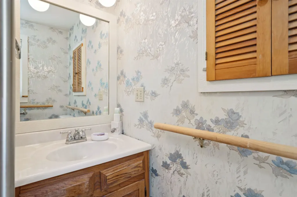 27 Rolling Ridge Road Lebanon NH 03766