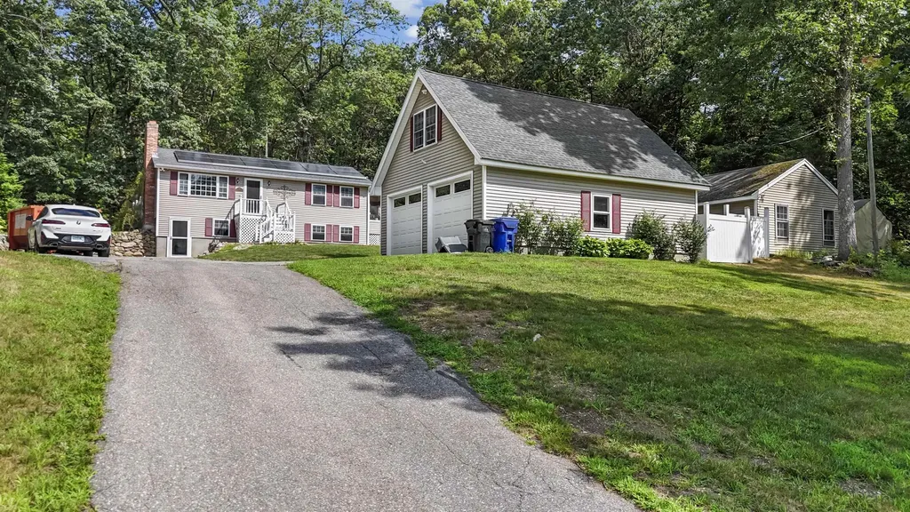 44 Lawrence Road Hudson NH 03051