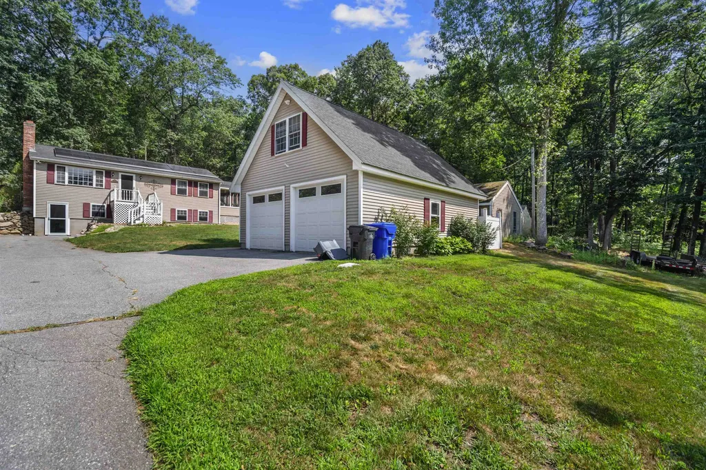 44 Lawrence Road Hudson NH 03051