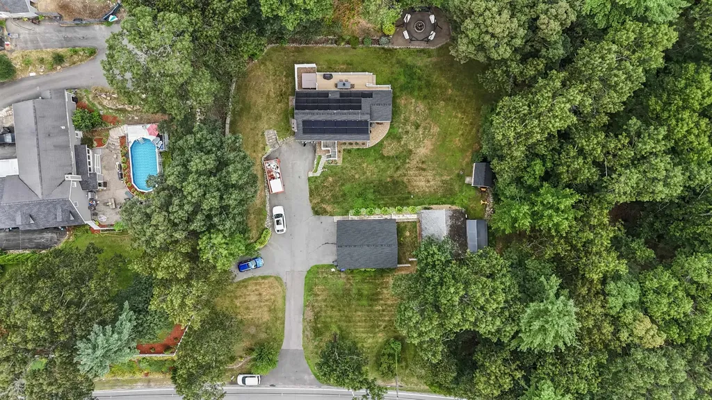 44 Lawrence Road Hudson NH 03051