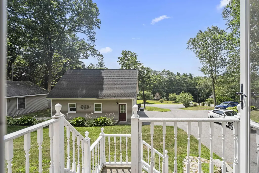 44 Lawrence Road Hudson NH 03051