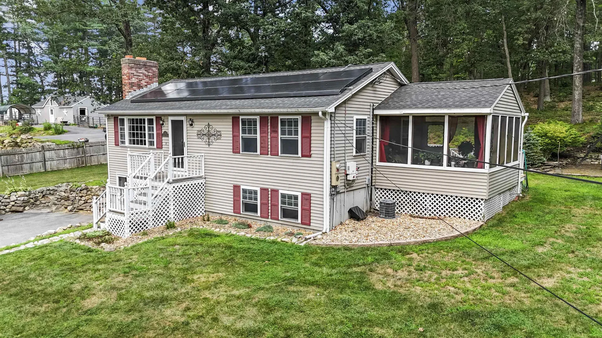 44 Lawrence Road Hudson NH 03051