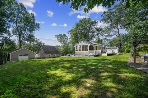 44 Lawrence Road Hudson NH 03051