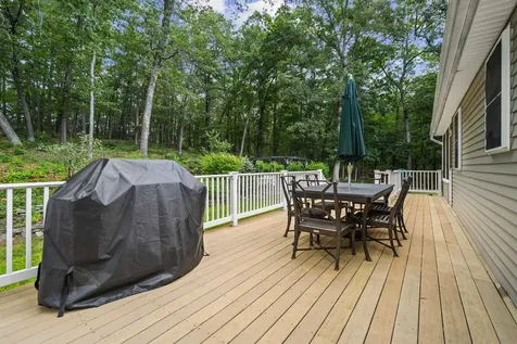 44 Lawrence Road Hudson NH 03051
