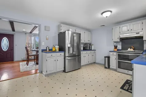 44 Lawrence Road Hudson NH 03051