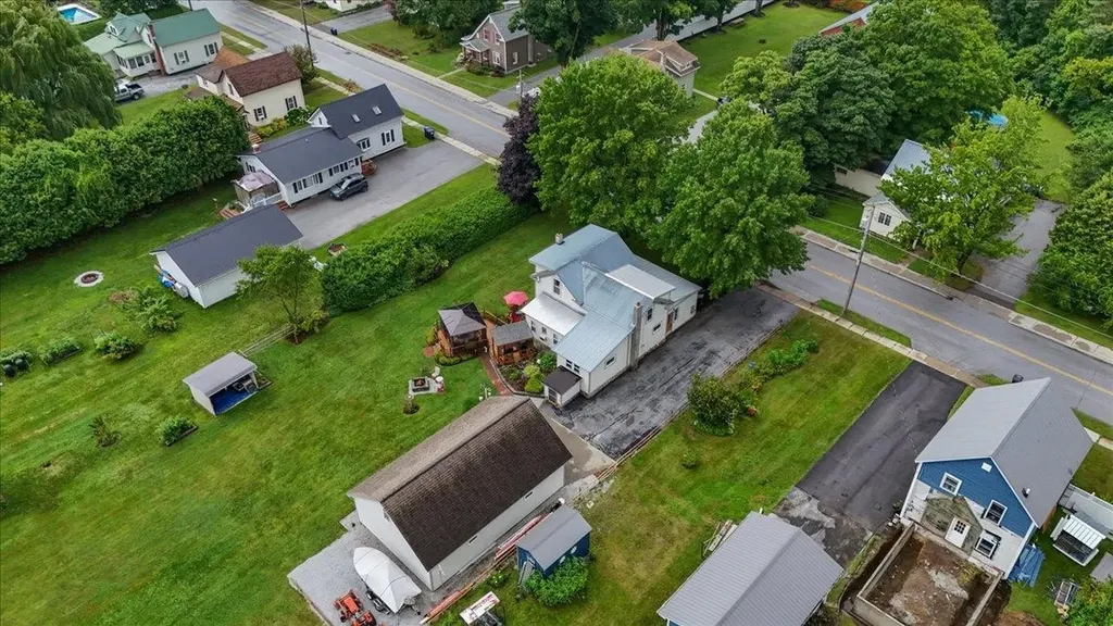 16 4th Street Swanton VT 05488-1233