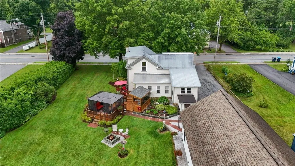 16 4th Street Swanton VT 05488-1233