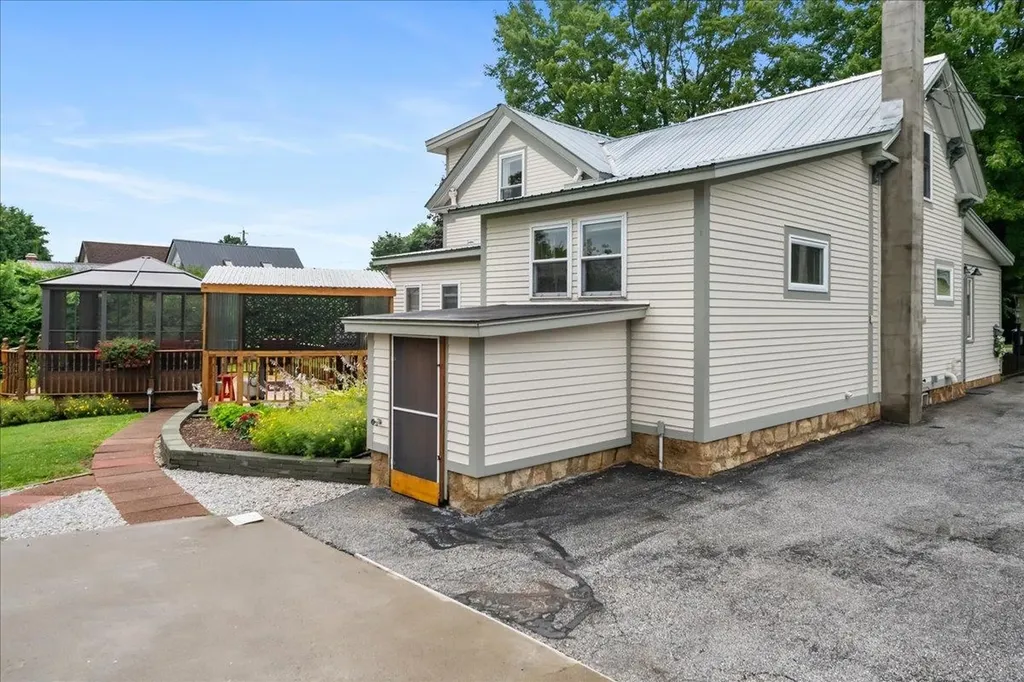 16 4th Street Swanton VT 05488-1233